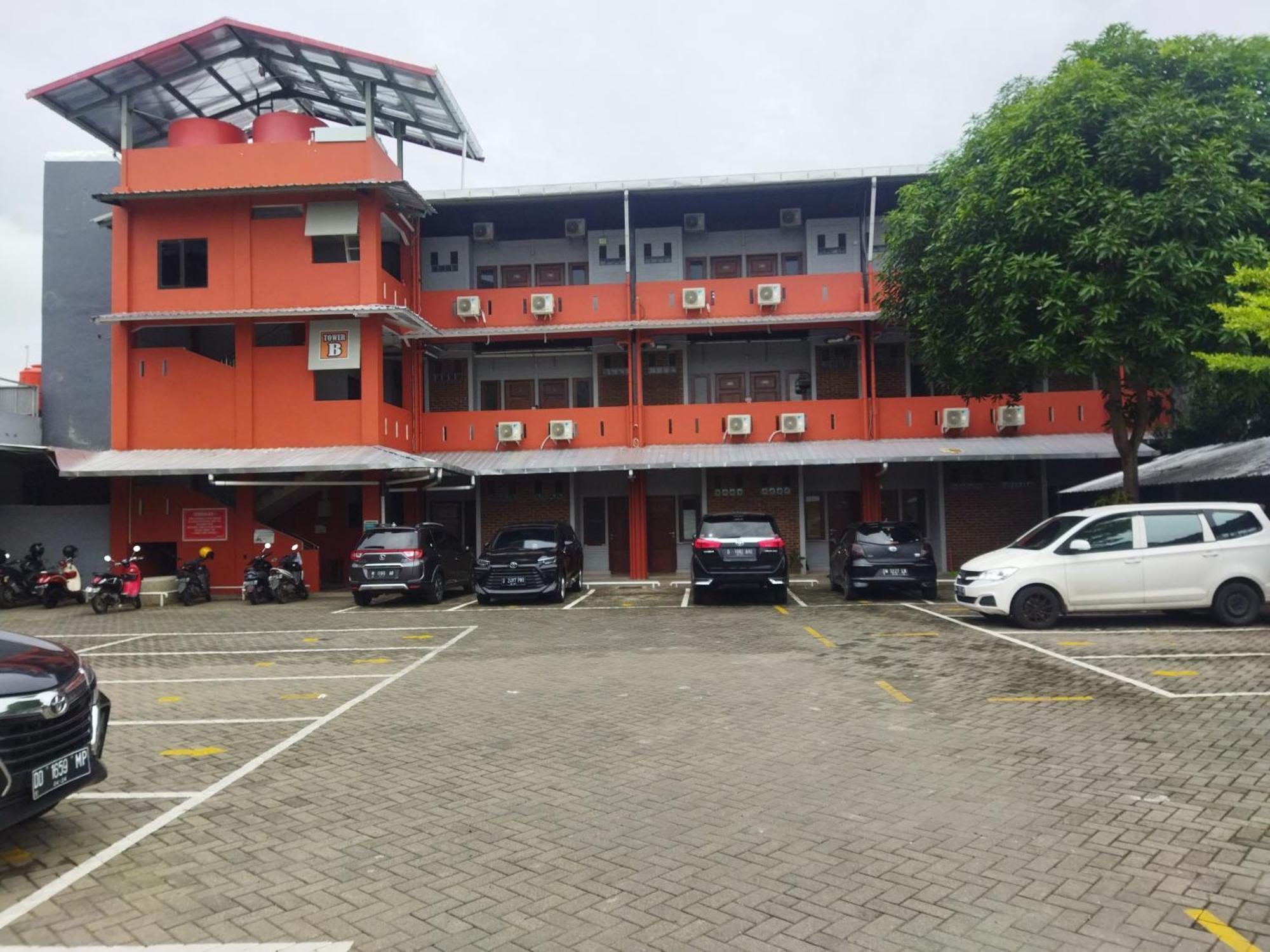 Hotel Oyo 92098 Kost Orange Syariah Makassar Exterior foto