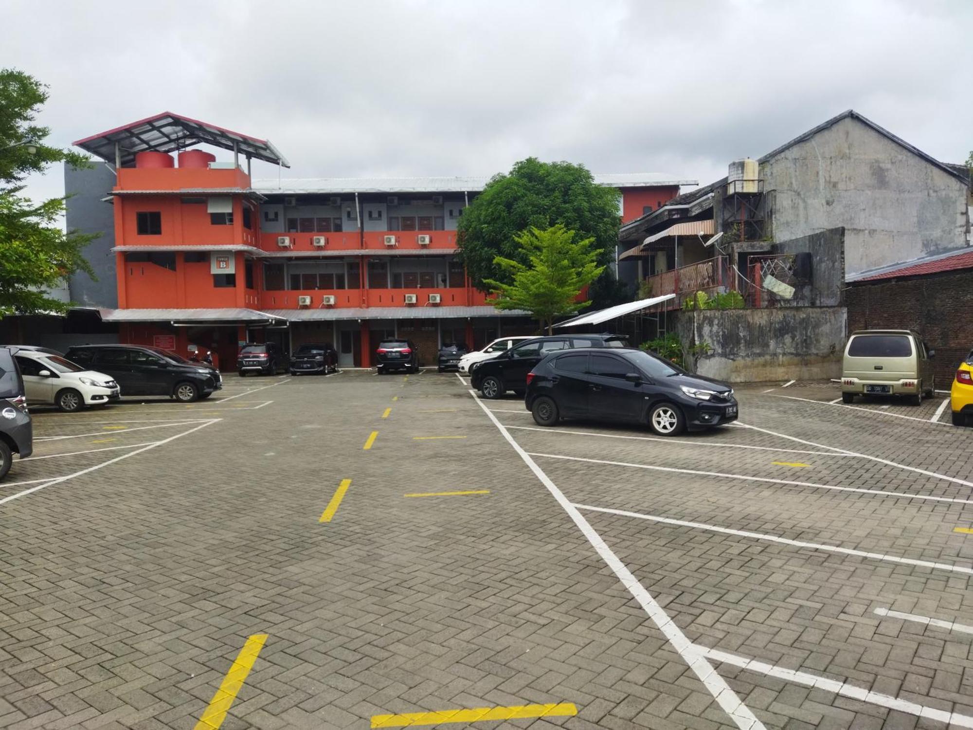 Hotel Oyo 92098 Kost Orange Syariah Makassar Exterior foto